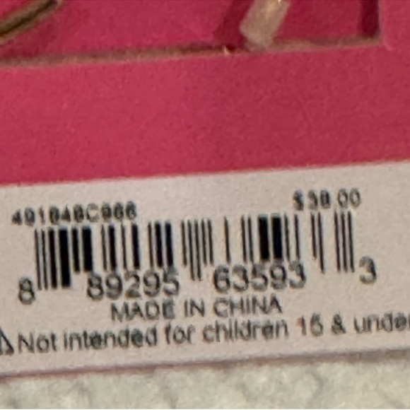 NWT ⚜️🌊⚜️BETSEY JOHNSON Faux  Stone Mismatched Pool Party Dangle Earrings - Picture 3 of 3